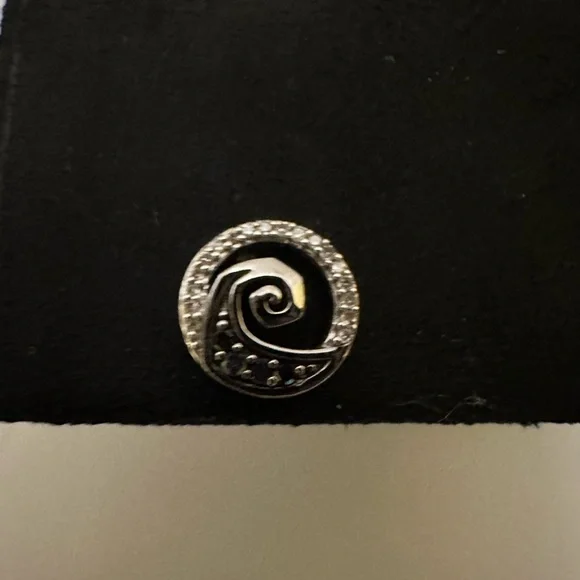 Disney Treasures The Nightmare Before Christmas Diamond Earrings - Picture 4 of 7